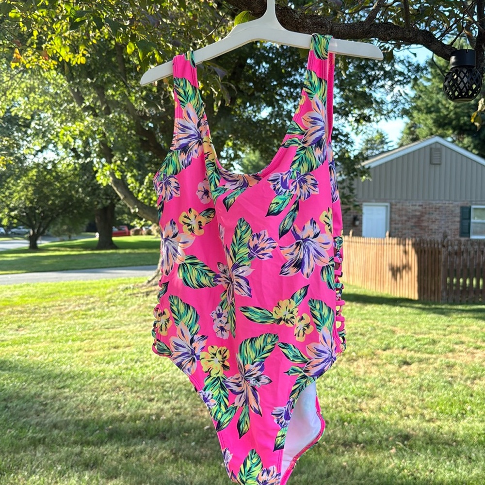 Women’s bathing suit